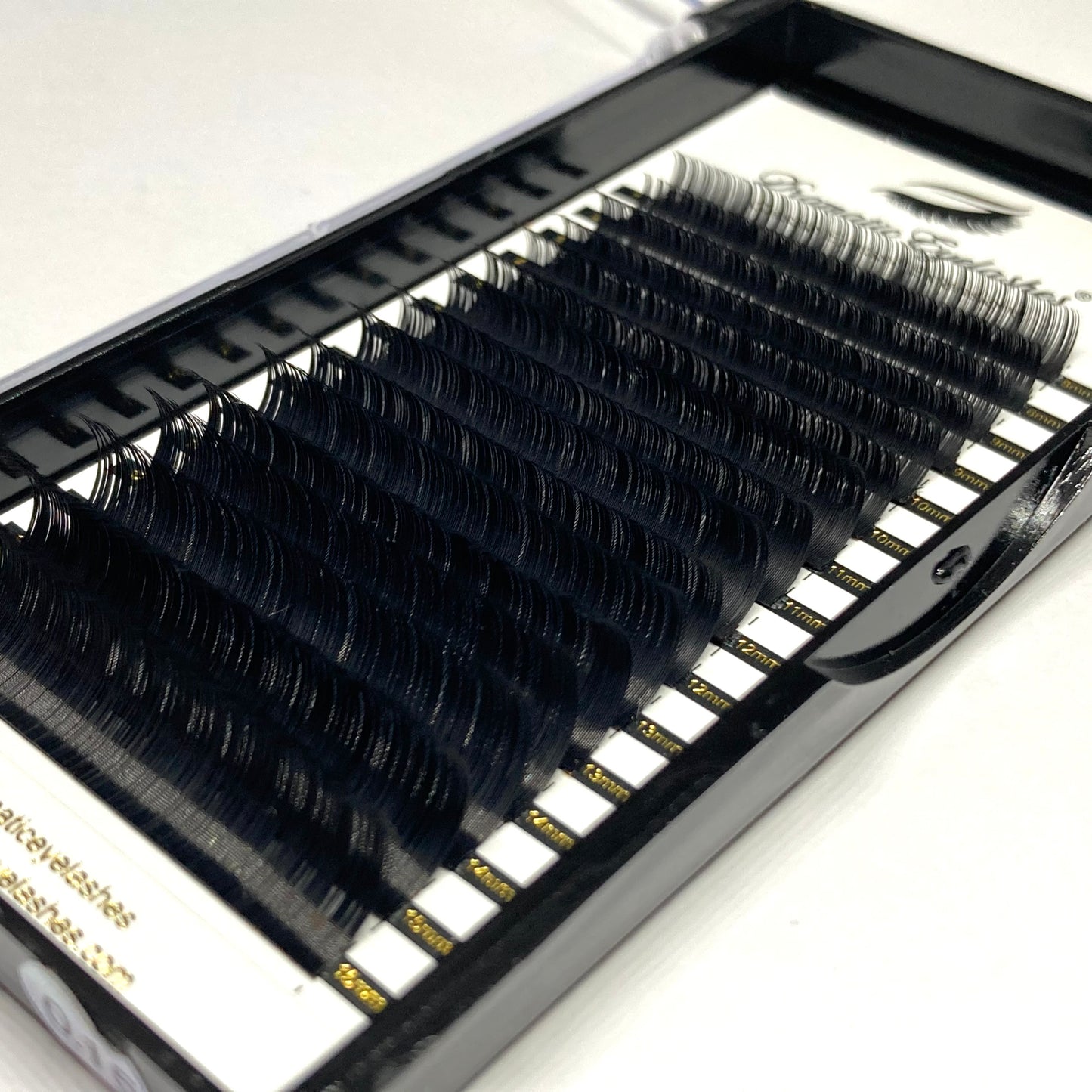 Classic Lashes Mixed Length (12 Row)